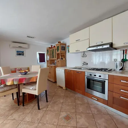 Apartament Ineska