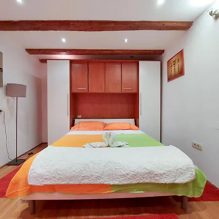 Ineska Apartman *